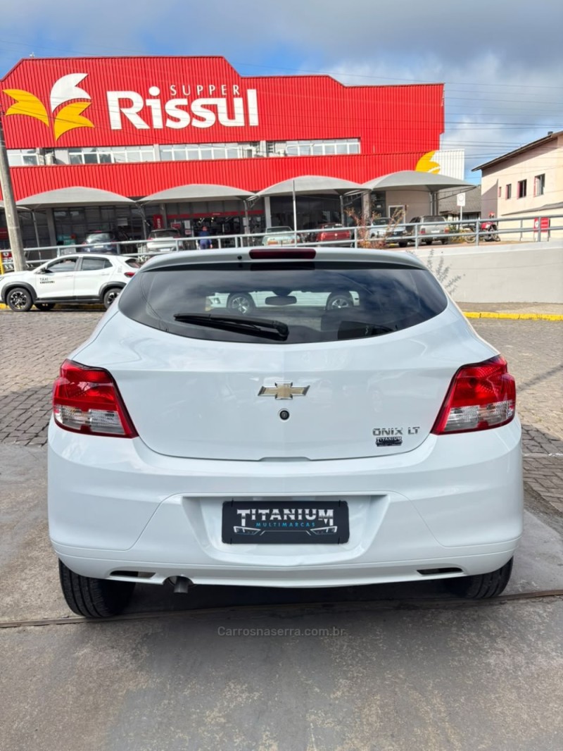 ONIX 1.0 LT 12V FLEX 4P MANUAL - 2015 - SãO FRANCISCO DE PAULA