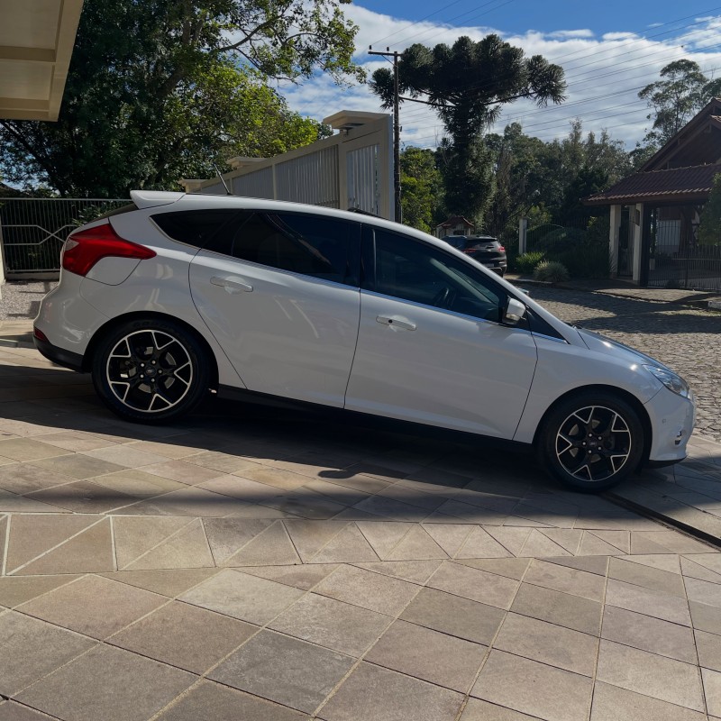 FOCUS 2.0 TITANIUM PLUS 16V FLEX 4P AUTOMÁTICO - 2015 - NOVA PETRóPOLIS
