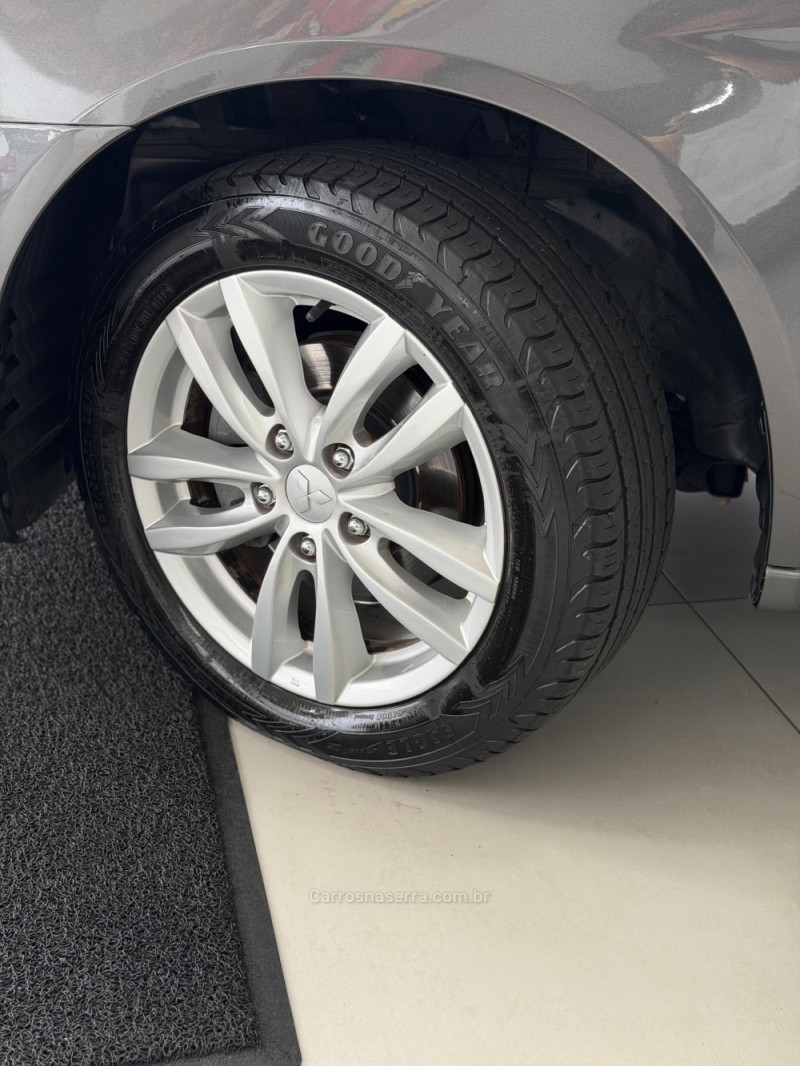 LANCER 2.0 HLE 16V GASOLINA 4P AUTOMÁTICO - 2016 - SANTA CRUZ DO SUL