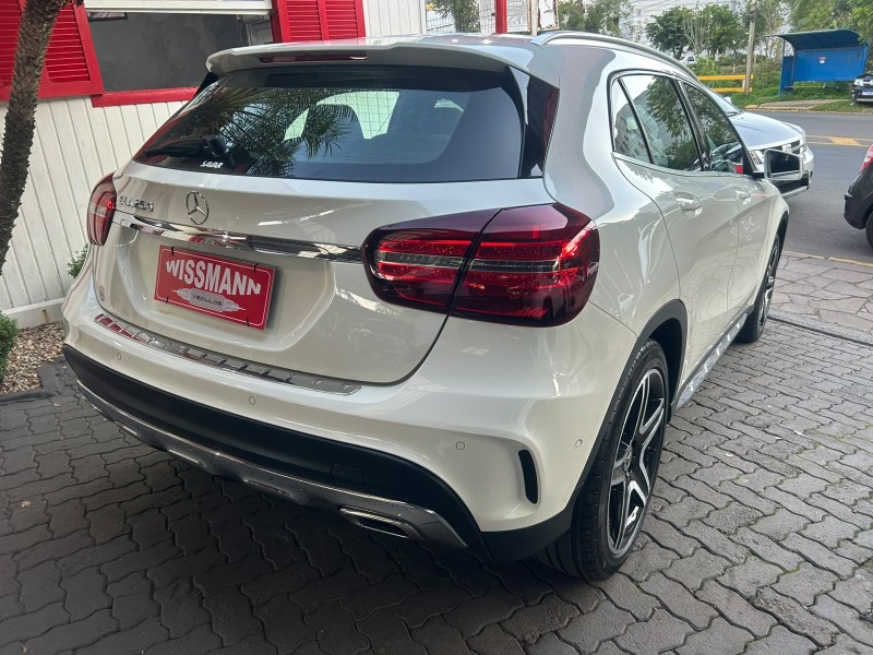 GLA 250 2.0 16V TURBO GASOLINA ENDURO 4P AUTOMÁTICO - 2018 - TRêS COROAS