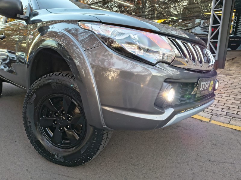 L200 TRITON 2.4 16V TURBO DIESEL SPORT GLS CD 4P 4X4 MANUAL - 2017 - DOIS IRMãOS