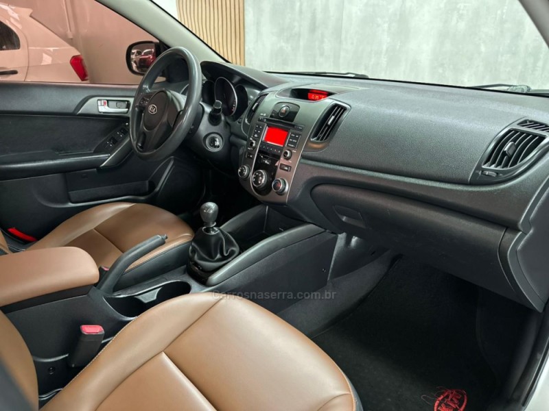 CERATO 1.6 E.213 SEDAN 16V GASOLINA 4P MANUAL - 2012 - NOVO HAMBURGO