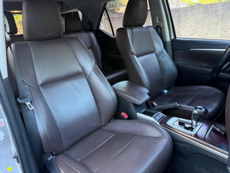 HILUX SW4 2.8 SRX 4X4 7 LUGARES 16V TURBO INTERCOOLER DIESEL 4P AUTOMÁTICO - 2016 - IVOTI