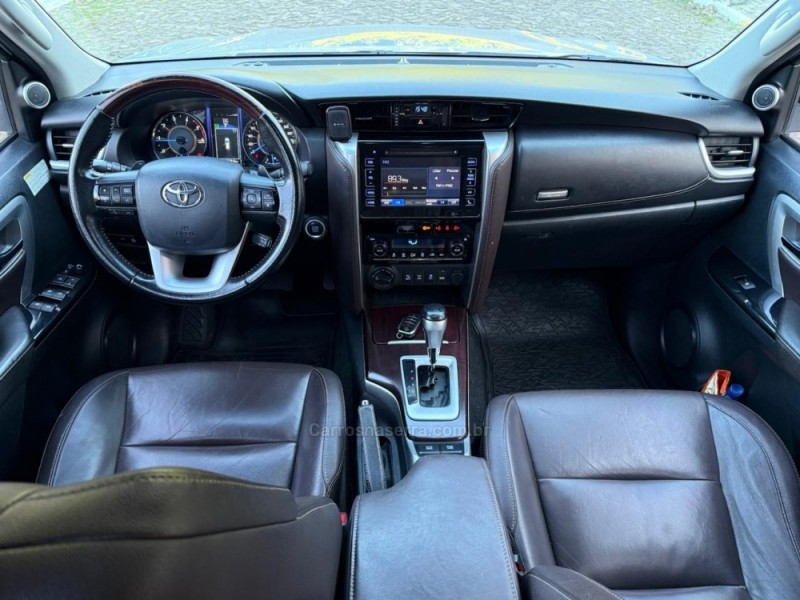 HILUX SW4 2.8 SRX 4X4 7 LUGARES 16V TURBO INTERCOOLER DIESEL 4P AUTOMÁTICO - 2016 - IVOTI
