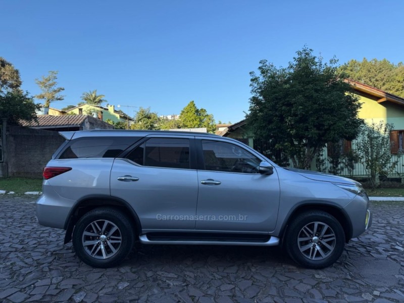 HILUX SW4 2.8 SRX 4X4 7 LUGARES 16V TURBO INTERCOOLER DIESEL 4P AUTOMÁTICO - 2016 - IVOTI