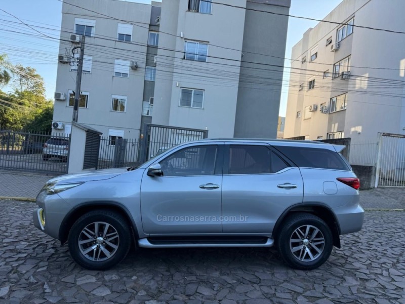 HILUX SW4 2.8 SRX 4X4 7 LUGARES 16V TURBO INTERCOOLER DIESEL 4P AUTOMÁTICO - 2016 - IVOTI