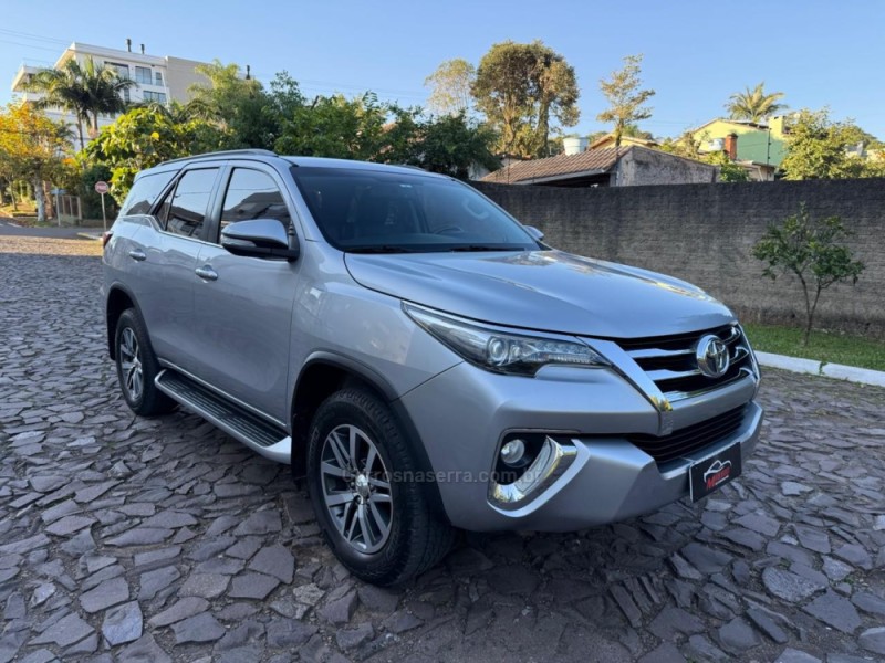 HILUX SW4 2.8 SRX 4X4 7 LUGARES 16V TURBO INTERCOOLER DIESEL 4P AUTOMÁTICO - 2016 - IVOTI