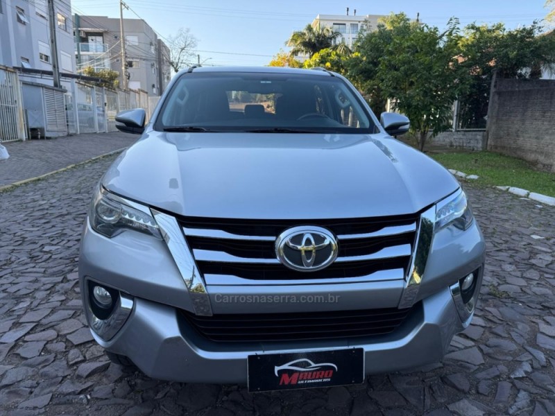 HILUX SW4 2.8 SRX 4X4 7 LUGARES 16V TURBO INTERCOOLER DIESEL 4P AUTOMÁTICO - 2016 - IVOTI
