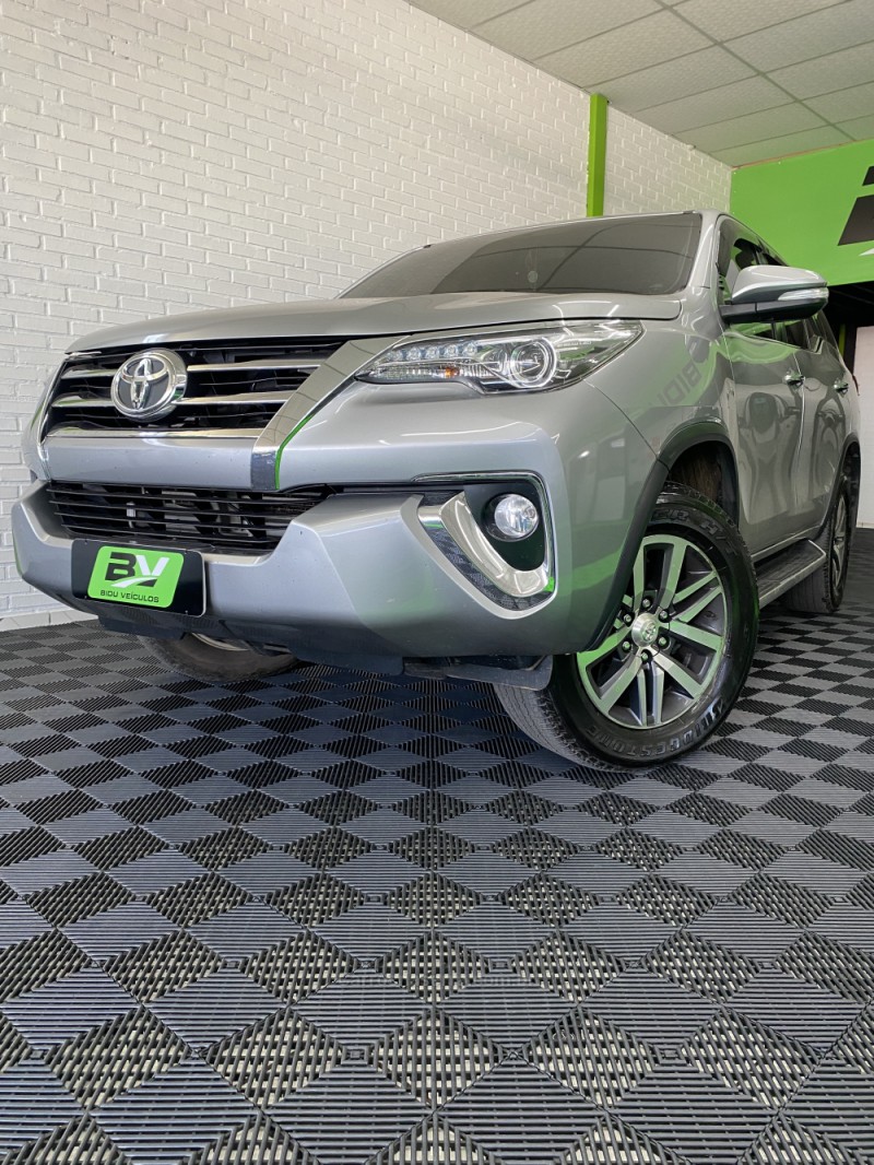 HILUX SW4 2.8 SRX 4X4 7 LUGARES 16V TURBO INTERCOOLER DIESEL 4P AUTOMÁTICO - 2017 - VACARIA