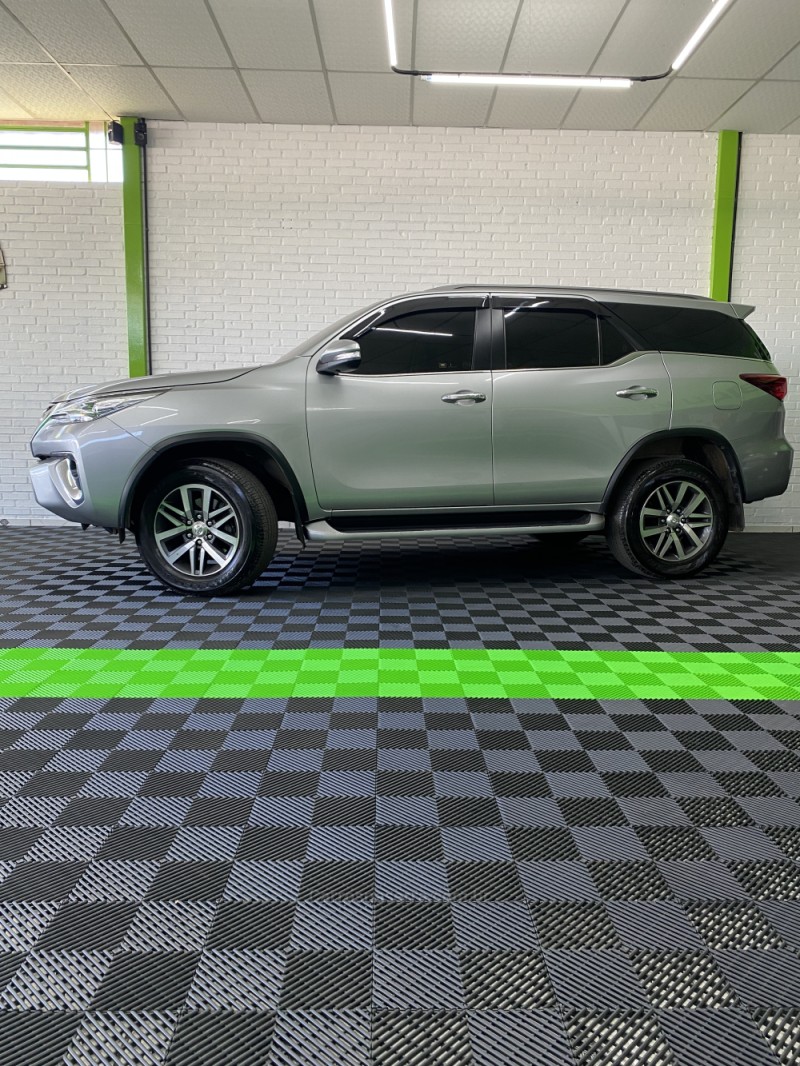 HILUX SW4 2.8 SRX 4X4 7 LUGARES 16V TURBO INTERCOOLER DIESEL 4P AUTOMÁTICO - 2017 - VACARIA