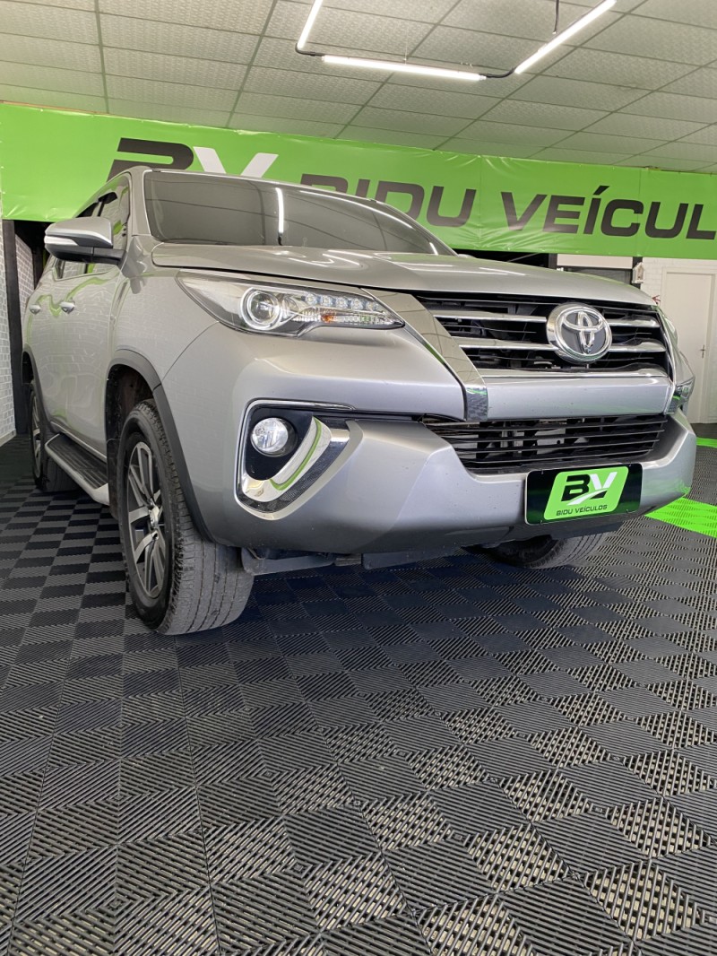 hilux sw4 2.8 srx 4x4 7 lugares 16v turbo intercooler diesel 4p automatico 2017 vacaria