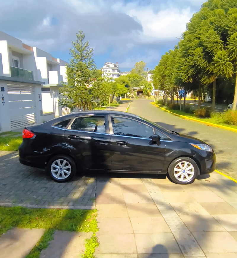 FIESTA 1.6 MPI SEDAN 8V FLEX 4P MANUAL - 2011 - FARROUPILHA