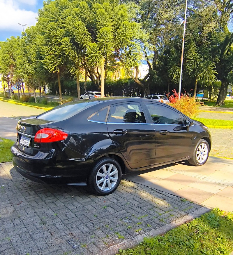 FIESTA 1.6 MPI SEDAN 8V FLEX 4P MANUAL - 2011 - FARROUPILHA