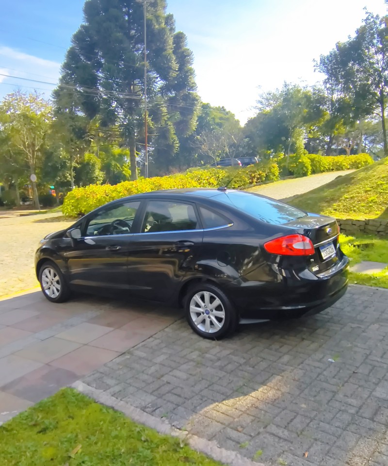 FIESTA 1.6 MPI SEDAN 8V FLEX 4P MANUAL - 2011 - FARROUPILHA