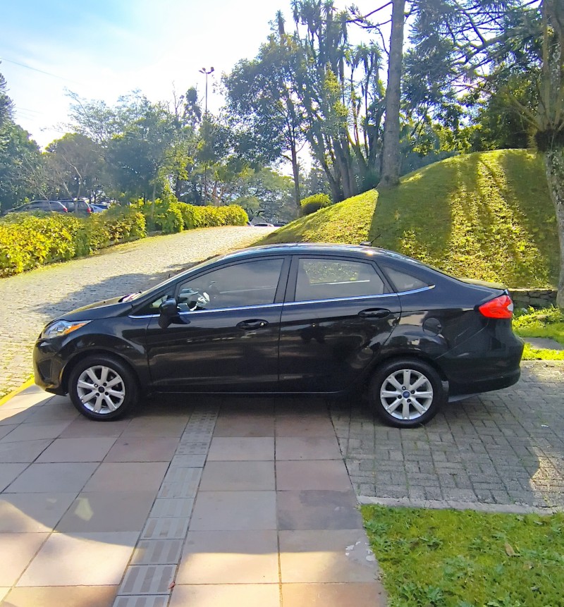 FIESTA 1.6 MPI SEDAN 8V FLEX 4P MANUAL - 2011 - FARROUPILHA