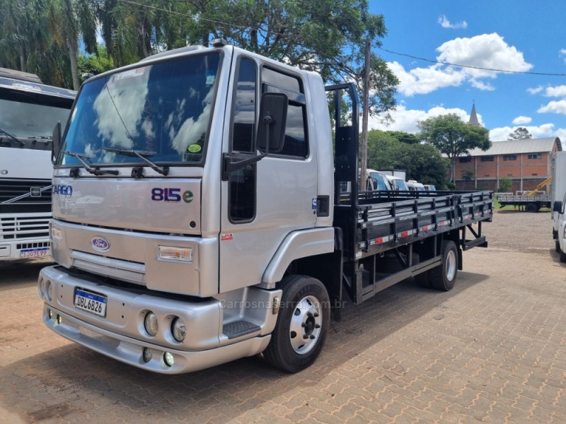 cargo 815 e turbo 2006 portao