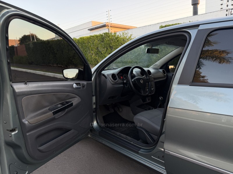 VOYAGE 1.6 MI COMFORTLINE 8V FLEX 4P MANUAL - 2012 - SãO LEOPOLDO