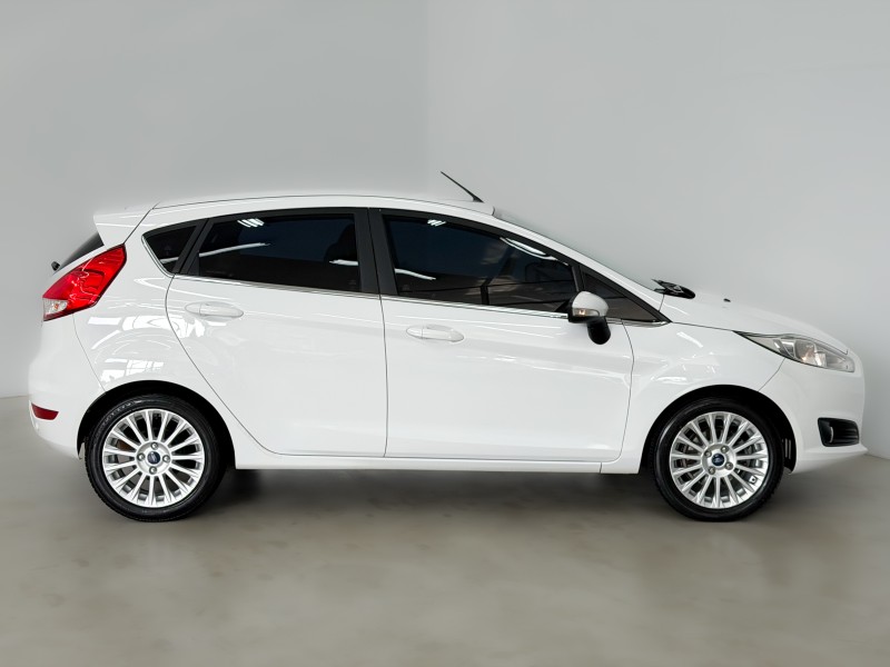 FIESTA 1.6 TITANIUM HATCH 16V FLEX 4P AUTOMÁTICO - 2014 - CAXIAS DO SUL