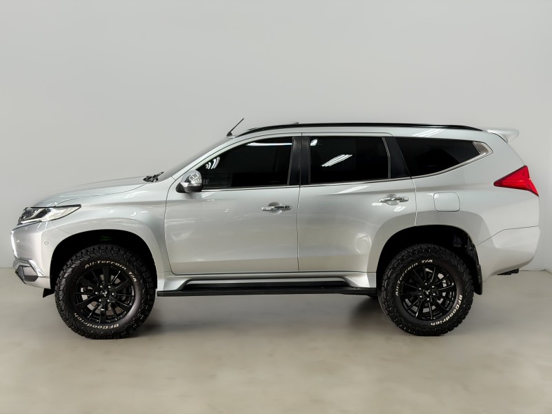 PAJERO SPORT 2.4 HPE 4X4 DIESEL 4P AUTOMÁTICA - 2020 - CAXIAS DO SUL
