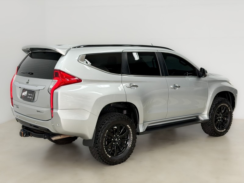 PAJERO SPORT 2.4 HPE 4X4 DIESEL 4P AUTOMÁTICA - 2020 - CAXIAS DO SUL