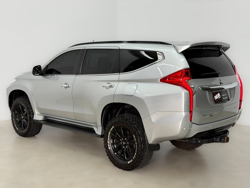 PAJERO SPORT 2.4 HPE 4X4 DIESEL 4P AUTOMÁTICA - 2020 - CAXIAS DO SUL