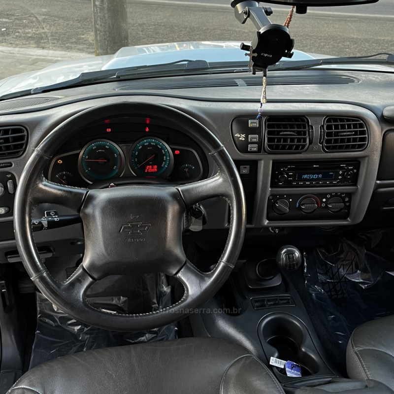 S10 2.8 EXECUTIVE 4X4 CD 12V TURBO ELECTRONIC INTERCOOLER DIESEL 4P MANUAL - 2011 - VACARIA