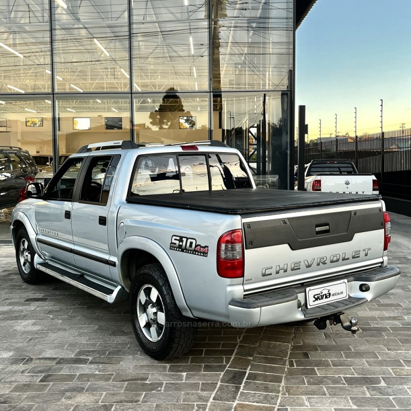 S10 2.8 EXECUTIVE 4X4 CD 12V TURBO ELECTRONIC INTERCOOLER DIESEL 4P MANUAL - 2011 - VACARIA