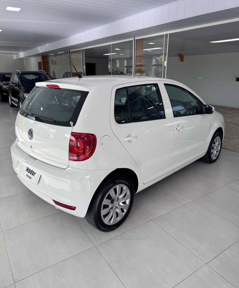 FOX 1.0 MI TREND 8V FLEX 4P MANUAL - 2012 - VILA FLORES