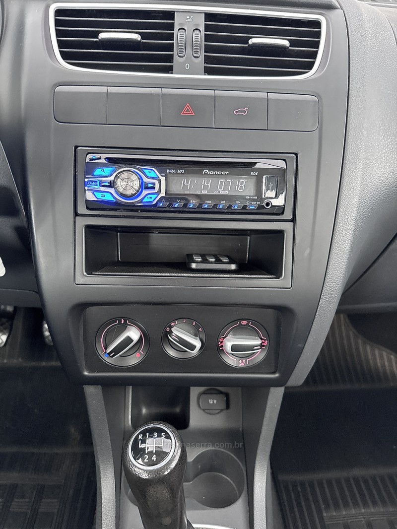 FOX 1.0 MI TREND 8V FLEX 4P MANUAL - 2012 - VILA FLORES
