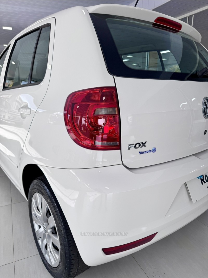 FOX 1.0 MI TREND 8V FLEX 4P MANUAL - 2012 - VILA FLORES