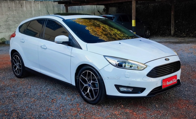 focus 2.0 titanium plus hatch 16v flex 4p auto 2017 farroupilha