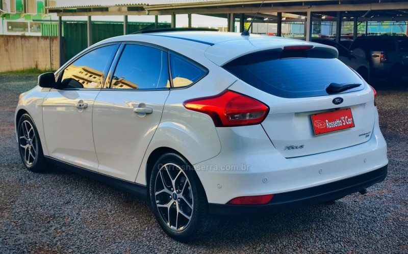 FOCUS 2.0 TITANIUM PLUS HATCH 16V FLEX 4P AUTO - 2017 - FARROUPILHA
