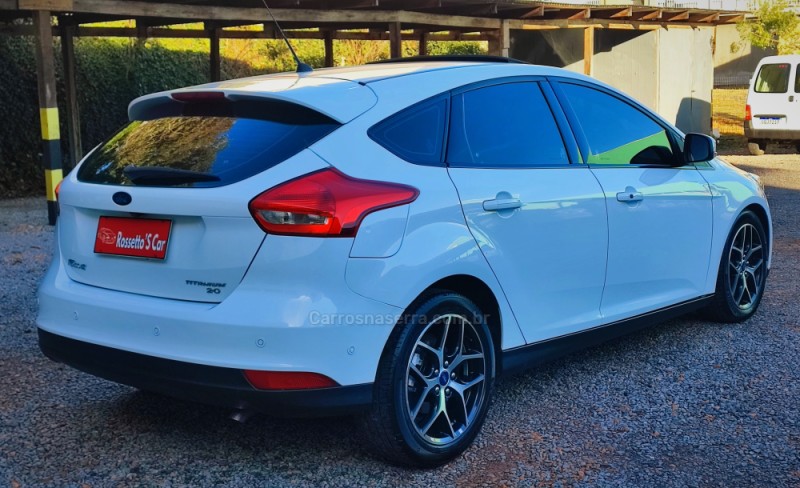 FOCUS 2.0 TITANIUM PLUS HATCH 16V FLEX 4P AUTO - 2017 - FARROUPILHA