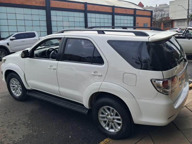 HILUX SW4 3.0 SRV 4X4 7 LUGARES 16V TURBO INTERCOOLER DIESEL 4P AUTOMÁTICO - 2015 - FLORES DA CUNHA