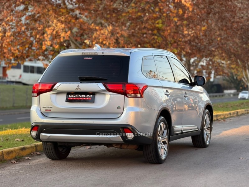 OUTLANDER 2.0 COMFORT 16V GASOLINA 4P AUTOMÁTICO - 2018 - DOIS IRMãOS