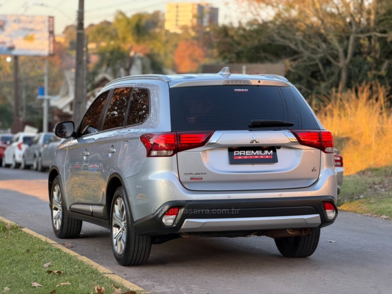 OUTLANDER 2.0 COMFORT 16V GASOLINA 4P AUTOMÁTICO - 2018 - DOIS IRMãOS