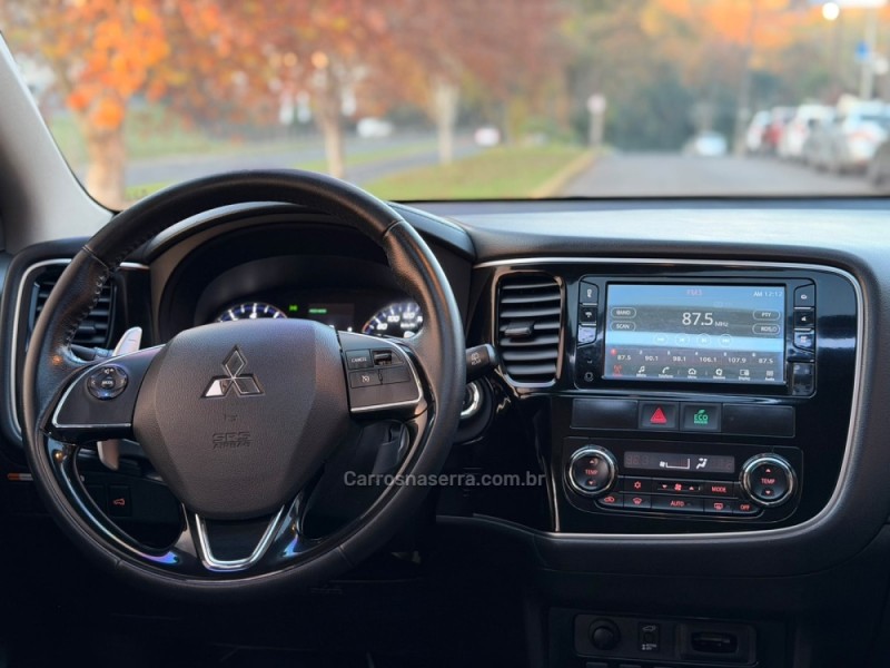 OUTLANDER 2.0 COMFORT 16V GASOLINA 4P AUTOMÁTICO - 2018 - DOIS IRMãOS