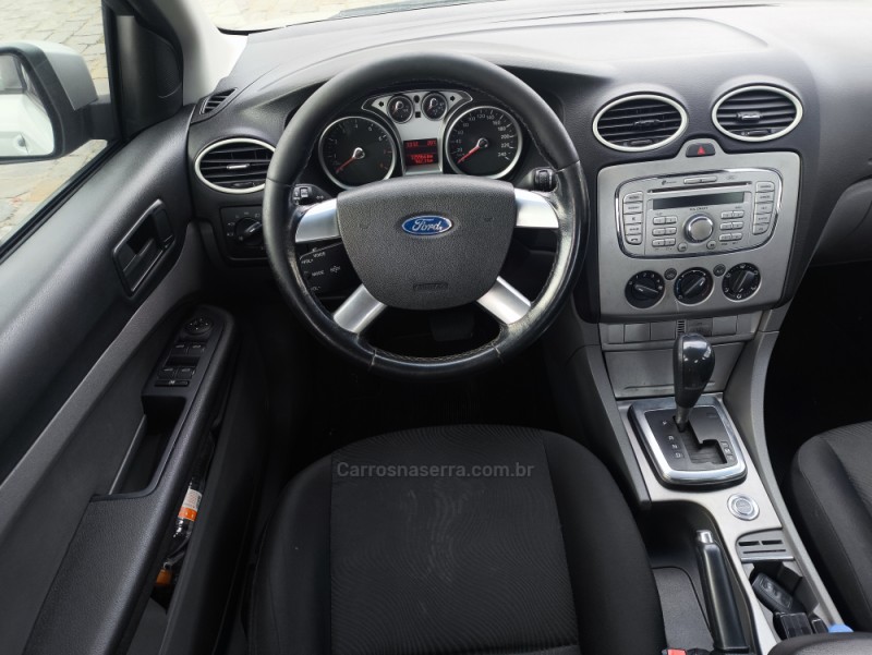 FOCUS 2.0 TITANIUM SEDAN 16V FLEX 4P AUTOMÁTICO - 2013 - FARROUPILHA