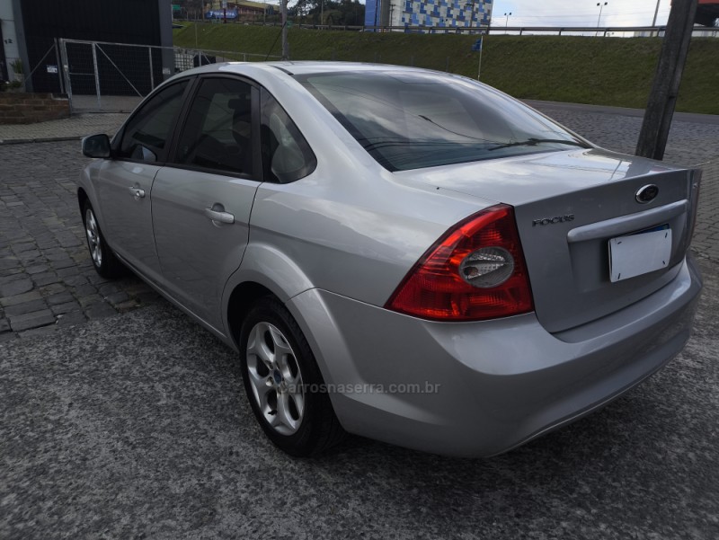 FOCUS 2.0 TITANIUM SEDAN 16V FLEX 4P AUTOMÁTICO - 2013 - FARROUPILHA