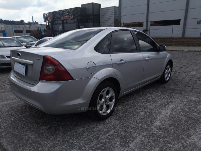 FOCUS 2.0 TITANIUM SEDAN 16V FLEX 4P AUTOMÁTICO - 2013 - FARROUPILHA