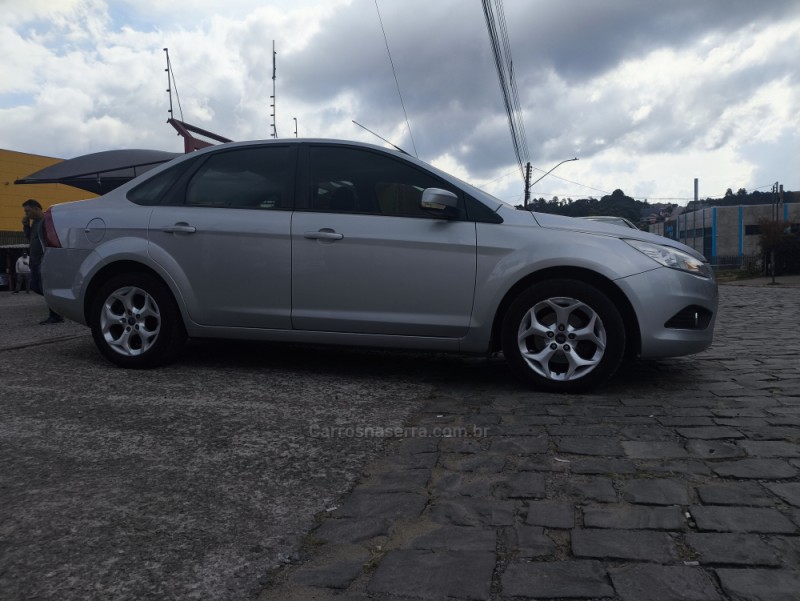 FOCUS 2.0 TITANIUM SEDAN 16V FLEX 4P AUTOMÁTICO - 2013 - FARROUPILHA