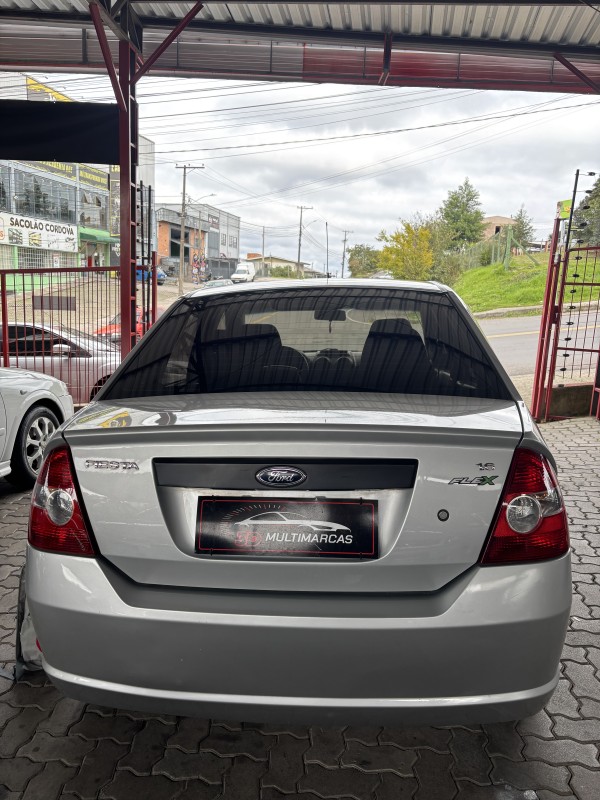 FIESTA 1.6 MPI FIRST SEDAN 8V FLEX 4P MANUAL - 2008 - CAXIAS DO SUL