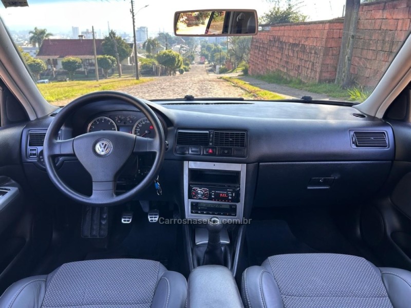 GOLF 1.6 MI SPORTLINE 8V FLEX 4P MANUAL - 2010 - VENâNCIO AIRES