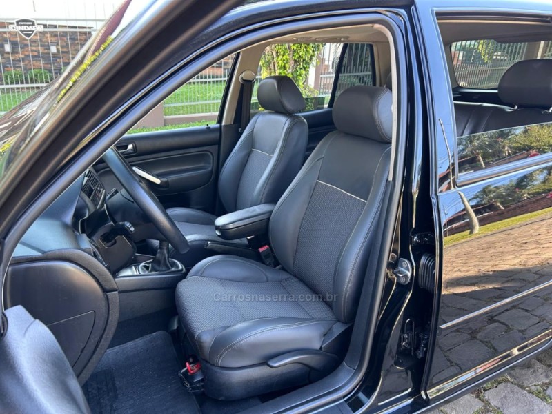 GOLF 1.6 MI SPORTLINE 8V FLEX 4P MANUAL - 2010 - VENâNCIO AIRES