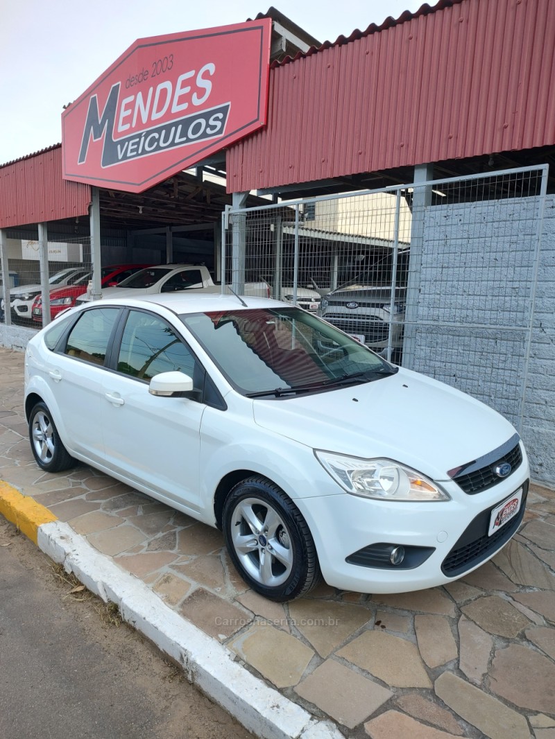 FOCUS 1.6 8V FLEX 4P MANUAL - 2012 - TRêS COROAS