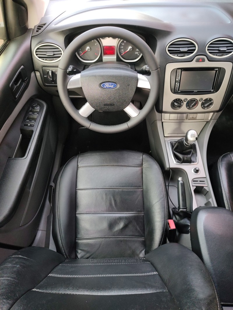 FOCUS 1.6 8V FLEX 4P MANUAL - 2012 - TRêS COROAS