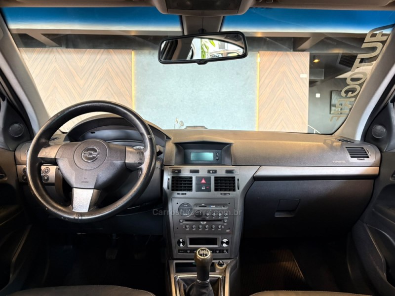 VECTRA 2.0 SFI GT-X HATCH 8V FLEX 4P MANUAL - 2009 - CAMPO BOM