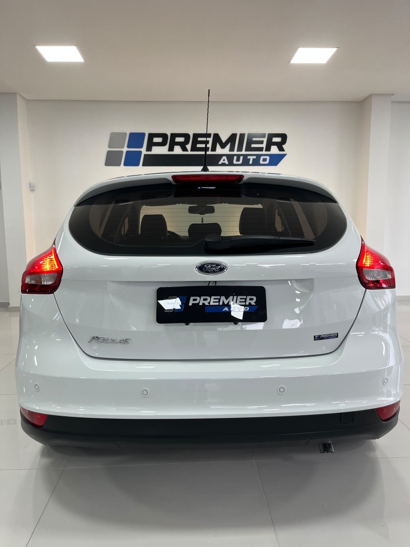 FOCUS 1.6 SE PLUS 16V FLEX 4P MANUAL - 2017 - CAXIAS DO SUL