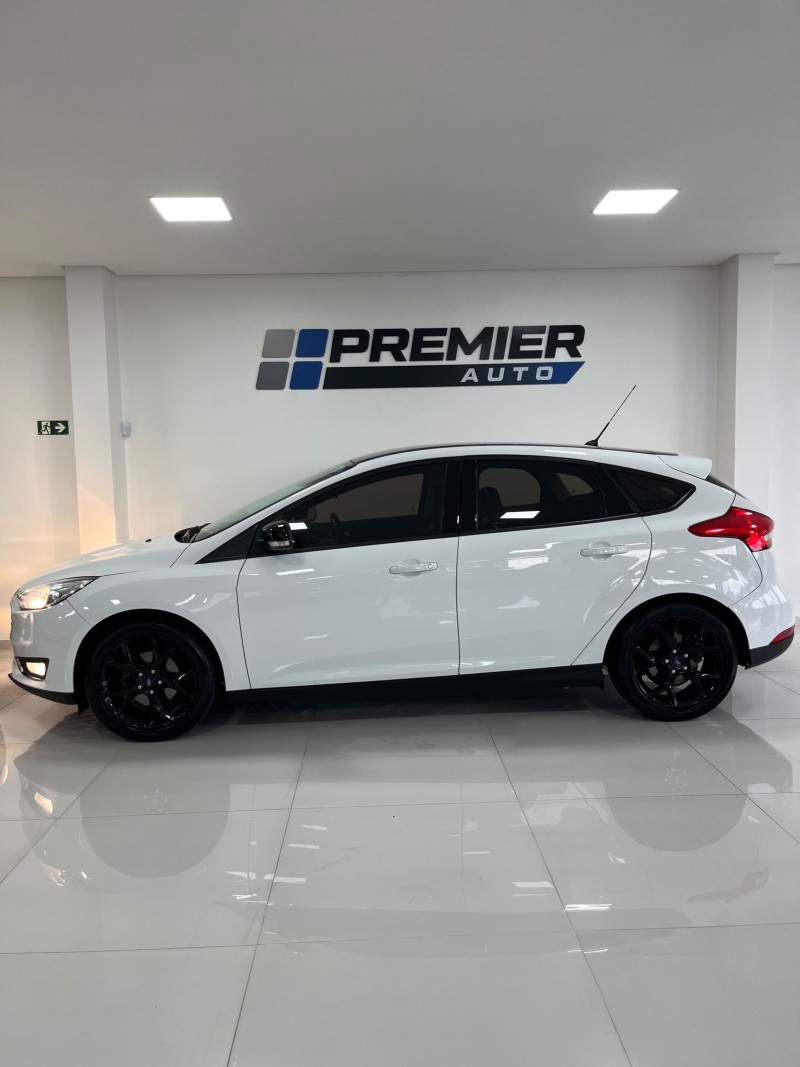 FOCUS 1.6 SE PLUS 16V FLEX 4P MANUAL - 2017 - CAXIAS DO SUL