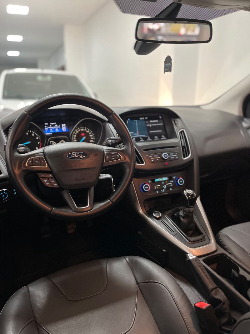 FOCUS 1.6 SE PLUS 16V FLEX 4P MANUAL - 2017 - CAXIAS DO SUL